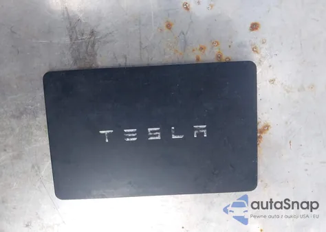 2021 Tesla Model Y Long Range Dual Motor All-Wheel Drive z USA, uszkodzony, nr VIN 5YJYGDEE2MF091449